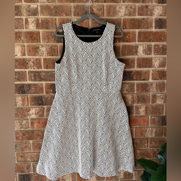 Banana Republic Dresses & Skirts - Banana Republic Black and White A-Line Midi Dress